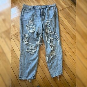 American Eagle light wash distressed Mom Jeans